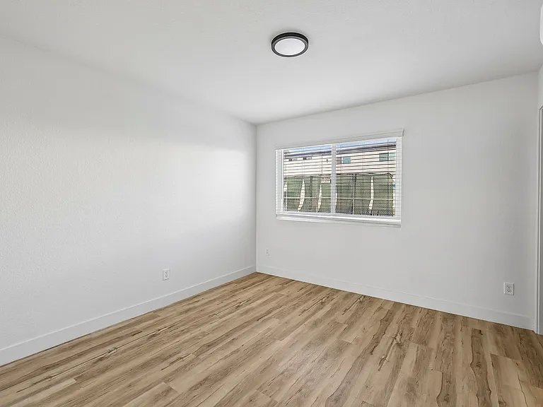 The Crest |NEWLY Renovated Studios, Lofts, 1, 2 & 3 Bedroom Homes Near the Beach — Photo 12