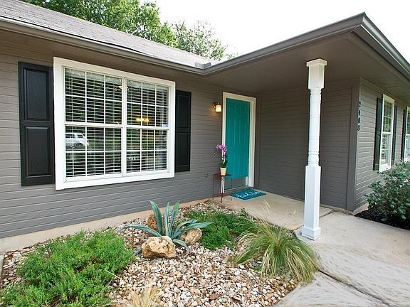 Front Entrance to THE CUTEST Single-Story Home Around!