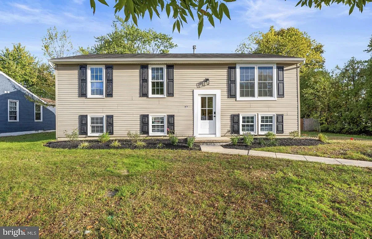 4 bed, 2.0 bath, 1920 sqft, $3,000 — Photo 1