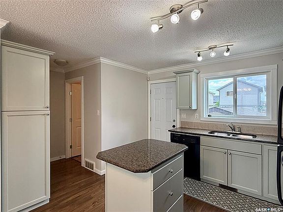 3rd image of UNIT 405-315 HAMPTON CIRCLE