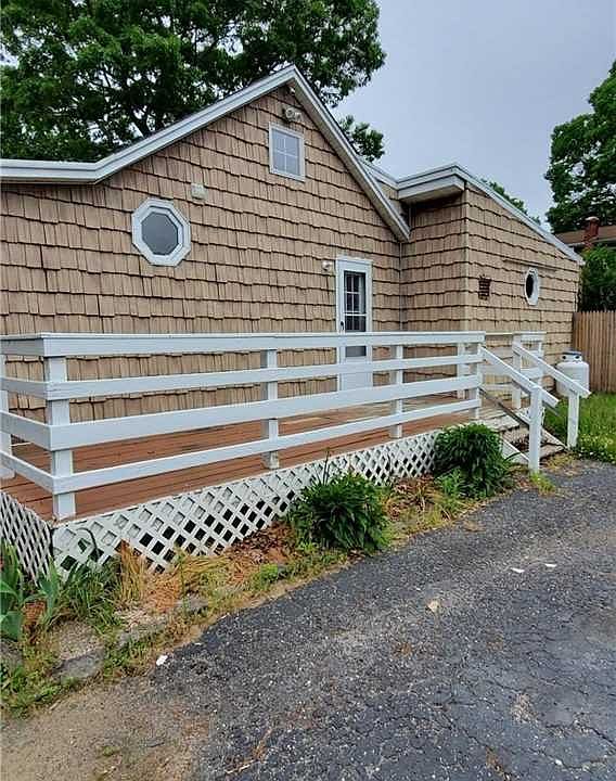 1st image of 111 Alder Dr