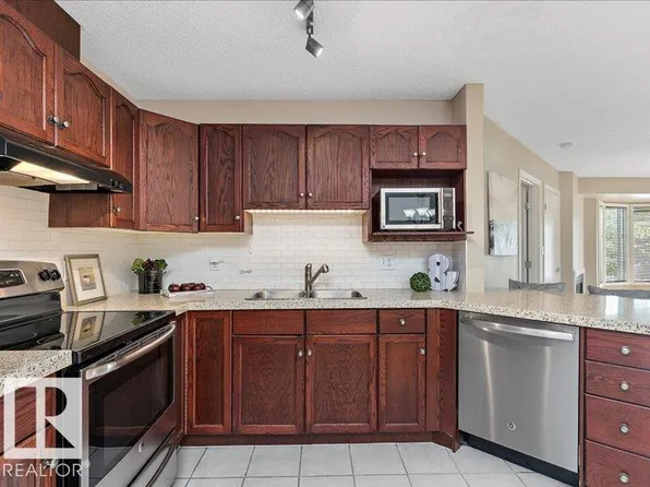 9640 105th St NW #204, Edmonton, AB T5K 0Z7