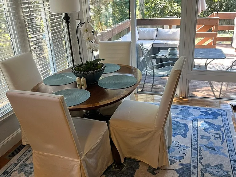2420 Kingsbury Dr — Photo 10