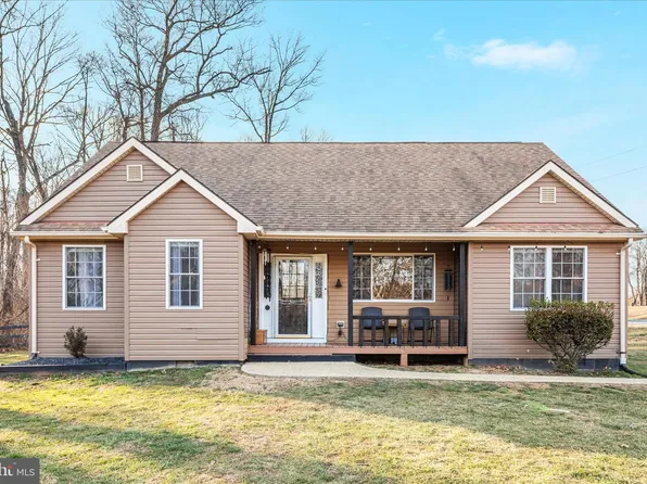 4364 Belvoir Rd, Marshall, VA 20115