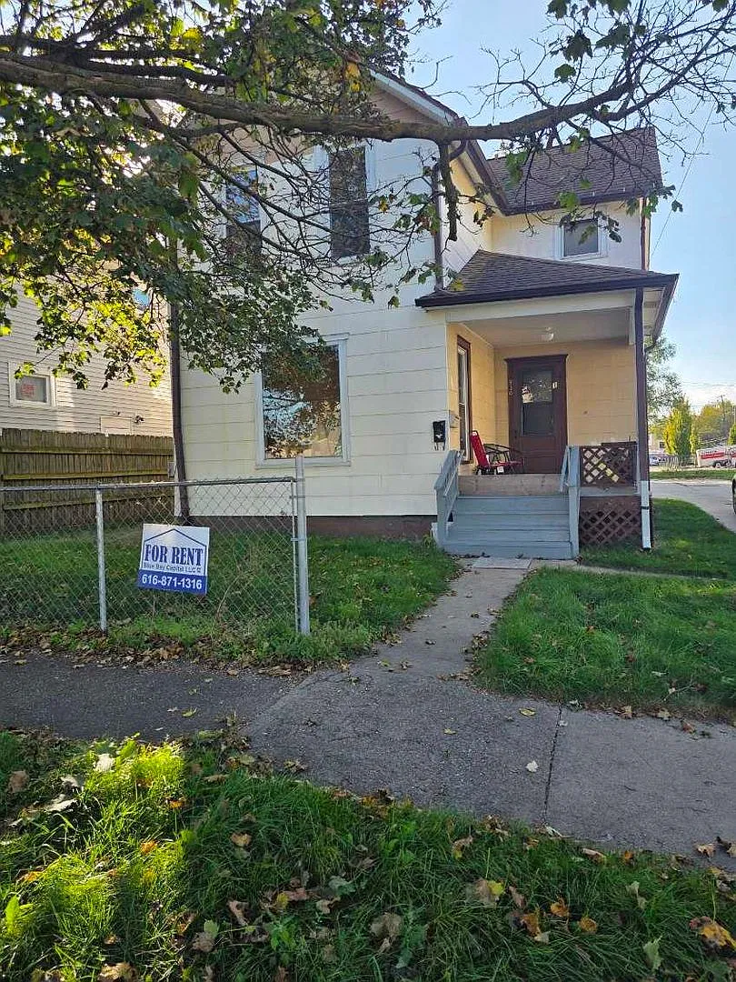 930 Cottage Ave — Photo 1