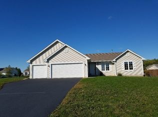 199 Autumnwood Ln, Davis Junction, IL 61020