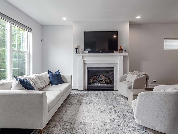 3rd image of 5041 N Normandy Ave