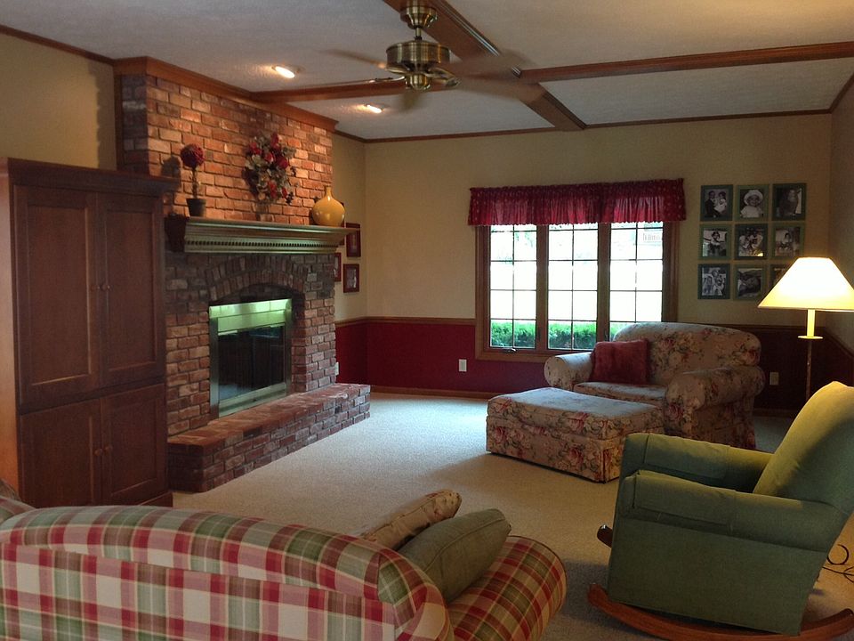 Great Room with Gas Fireplac