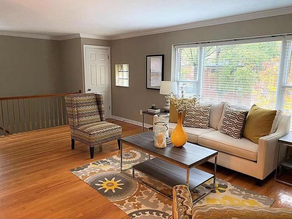 1st image of 850 Pennsylvania Ave #2