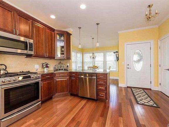 4th image of 50 Meadow Dr