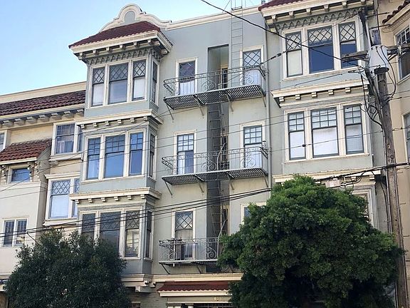 2nd image of 673 Oak St APT 2