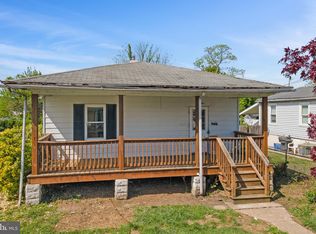 22 Grieb Ave, Levittown, PA 19057