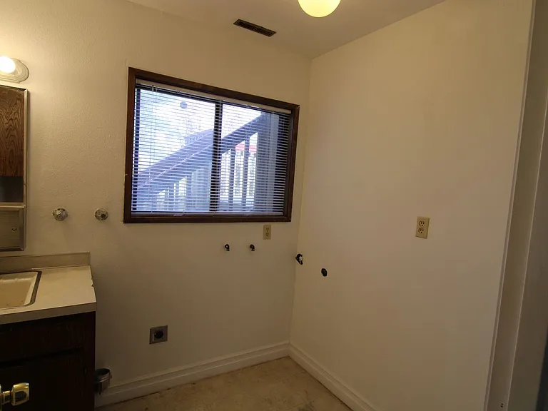 16103 NE 33rd Ave — Photo 28