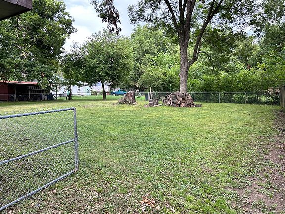 3rd image of 1304 N Frankfort Ave