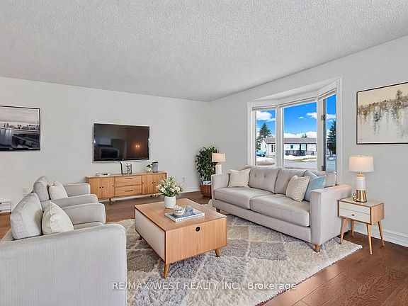 3rd image of 18 Maple Leaf Ter