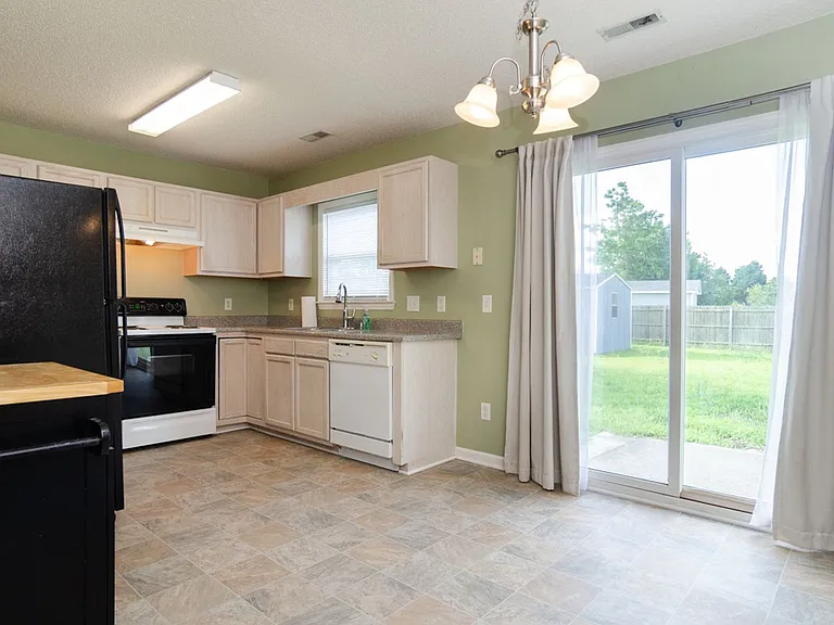 2716 Valor Dr — Photo 9
