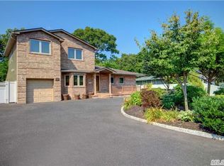 122 Sherry St, East Islip, NY 11730
