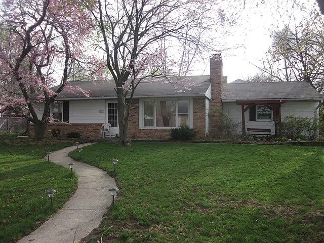 910 Maplepark Dr photo 1
