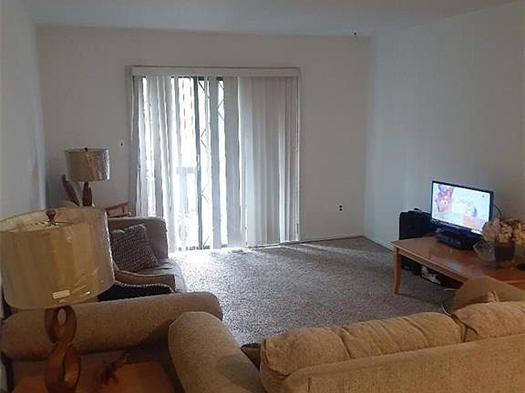 4th image of 5 Buckingham Ct #5