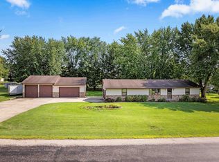 2389 Sunset Dr, Freeport, IL 61032