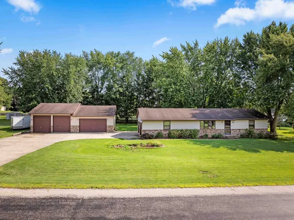 2389 Sunset Dr, Freeport, IL 61032