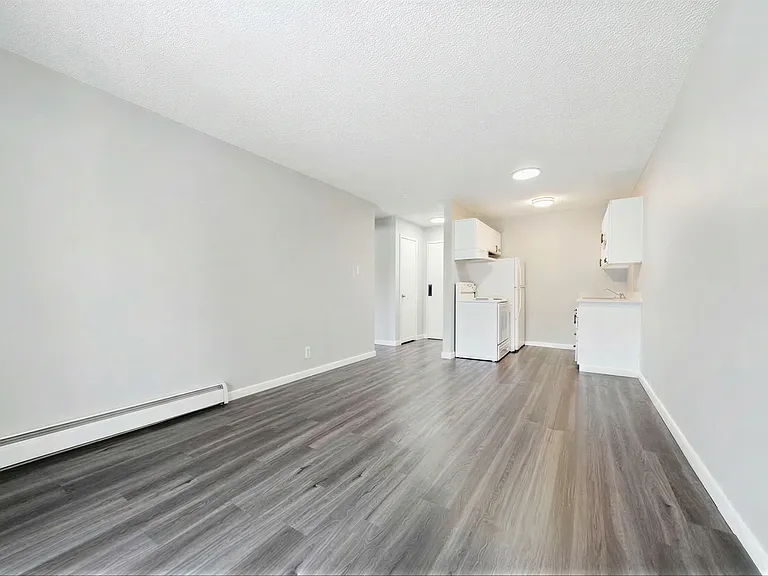 Marmont Apartments — Photo 16