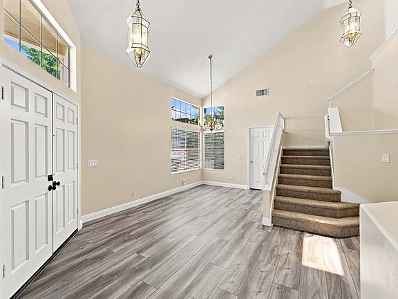 4th image of 556 Myrtle Ct