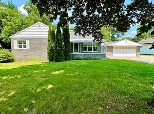 6452 Lanman Dr, Waterford, MI 48329