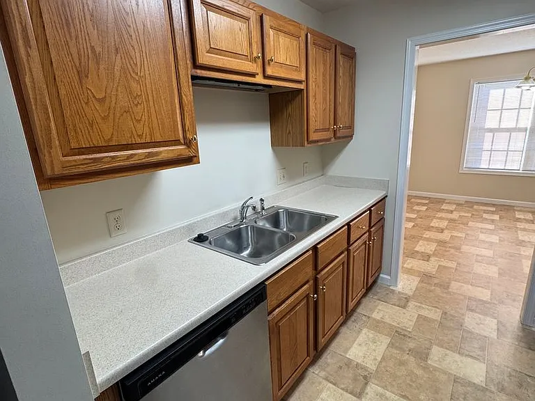 131 Joyce Dr — Photo 7
