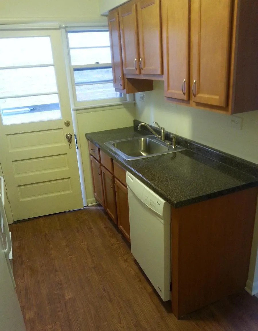 229 S Maple Avenue — Photo 3