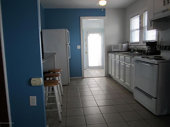 5th image of 302 Dupont Ave #A