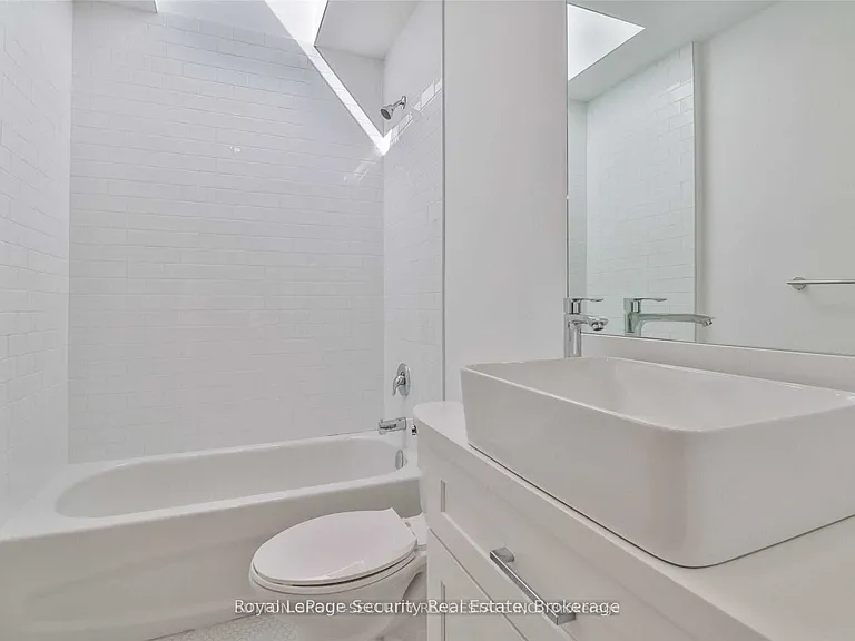 3317 Lake Shore Blvd W #2 — Photo 5