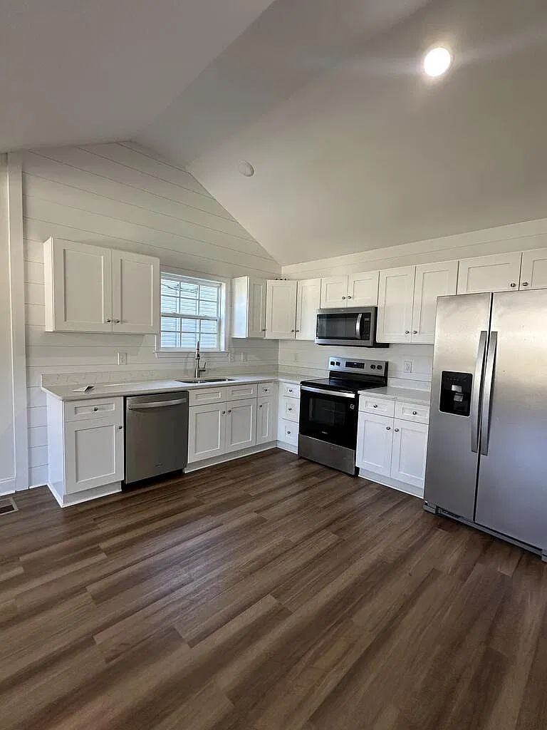 3 bed, 1260 sqft, $1,800 — Photo 3