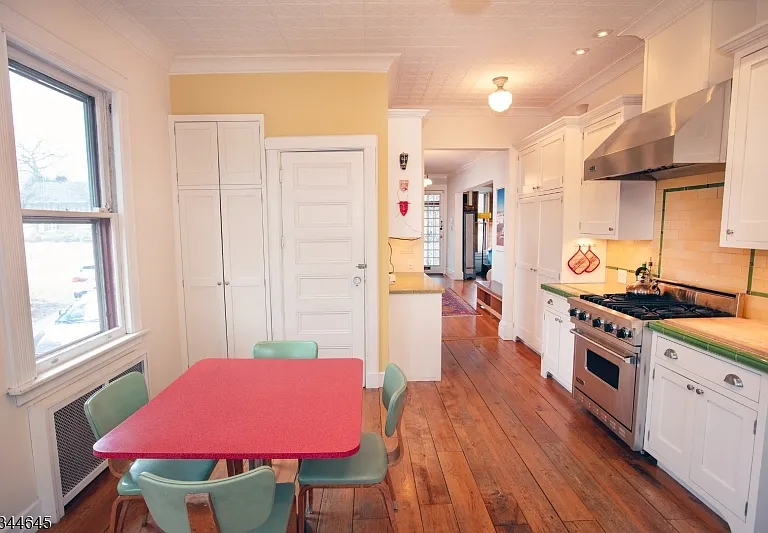 110 Montclair Ave — Photo 19
