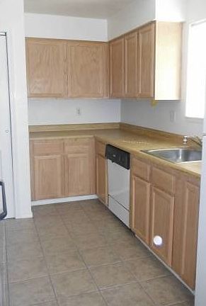 2nd image of 1209 S Olympia Pl APT B