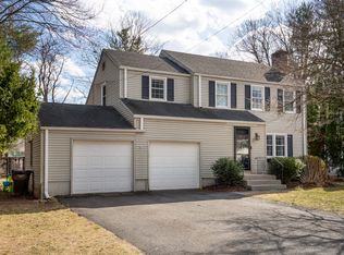 3 Craigmoor Rd, West Hartford, CT 06107