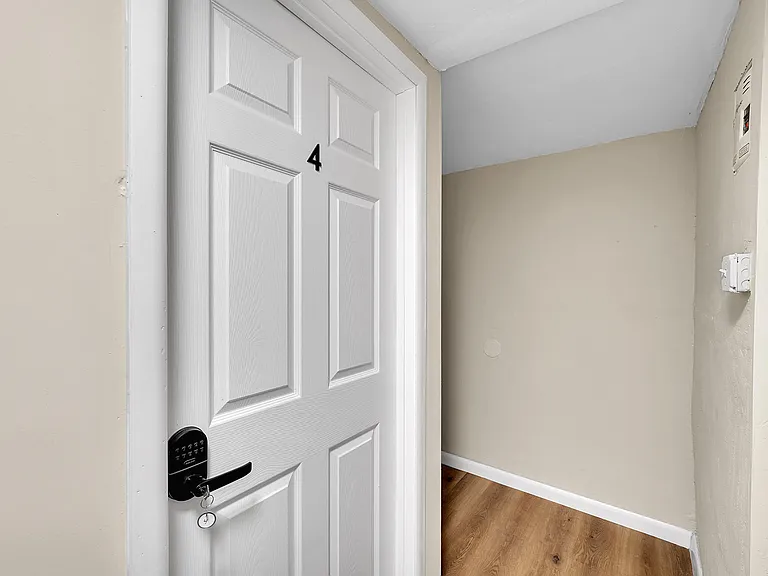 Door 4
Private Entrance