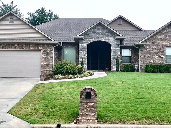 2nd image of 1806 Heritage Dr