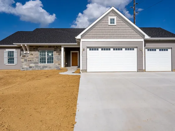 7001 Black Oak Dr, Bettendorf, IA 52722