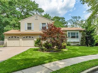3 Revere Ct, Howell, NJ 07731