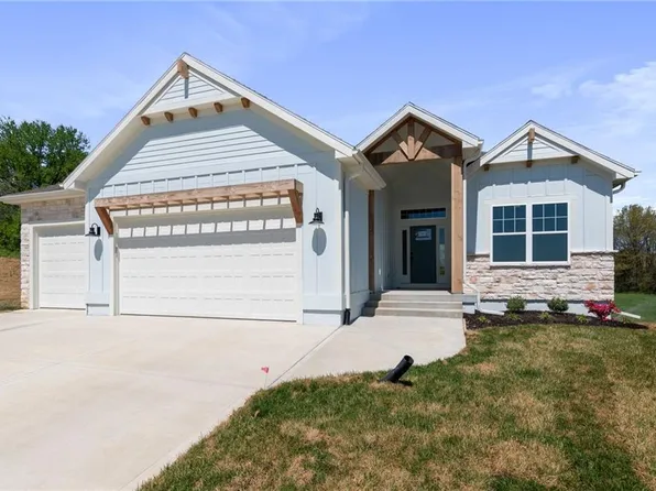 500 E 7th St, Smithville, MO 64089