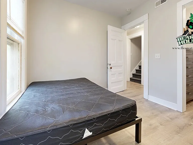 93 Chestnut St #11 — Photo 6