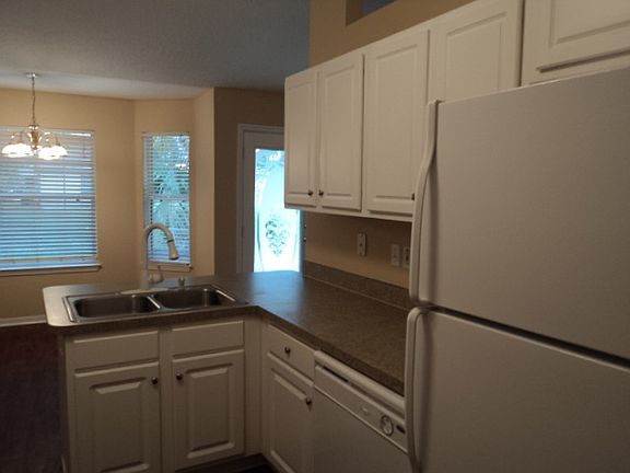 3rd image of 61 Ballenger Ln