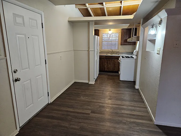 207 NW Northwood Ave — Photo 4