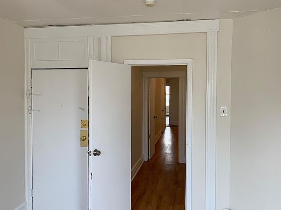 2nd image of 71 Clarke Ave APT 2R
