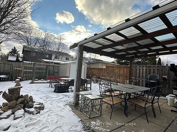 3rd image of 12 Bushwood Ct S