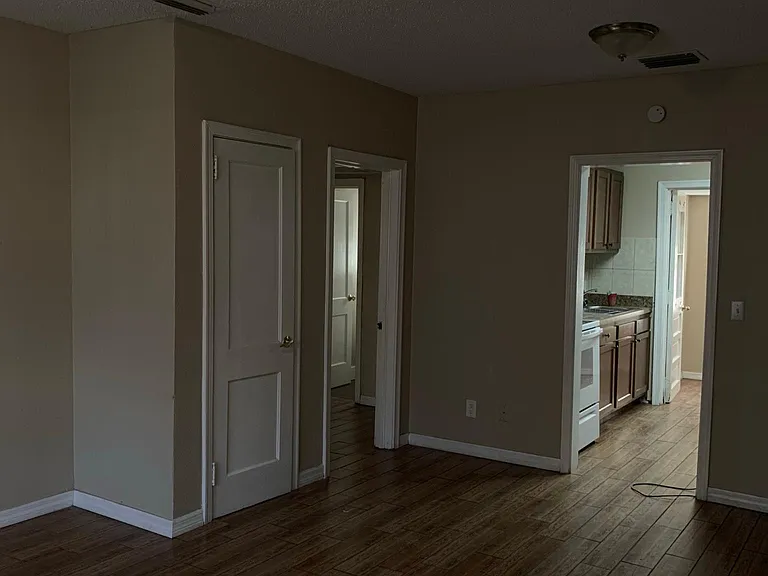 842 Luna St — Photo 5