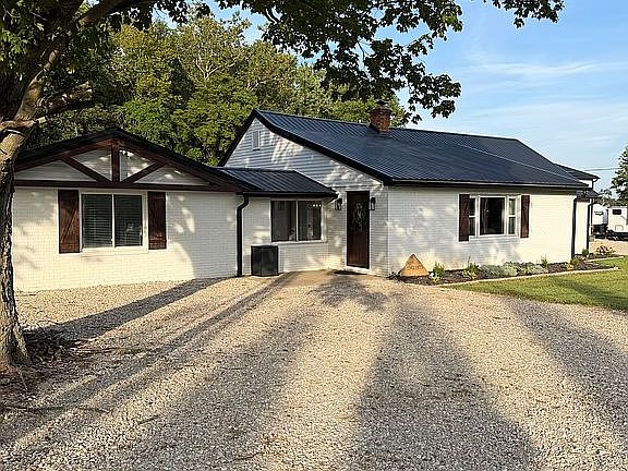 3rd image of 4701 Penfold Rd