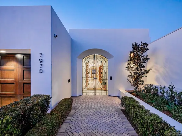 7970 Roseland Dr, La Jolla, CA 92037