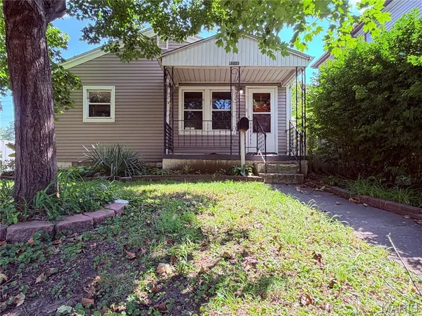 2236 E 24th St, Granite City, IL 62040